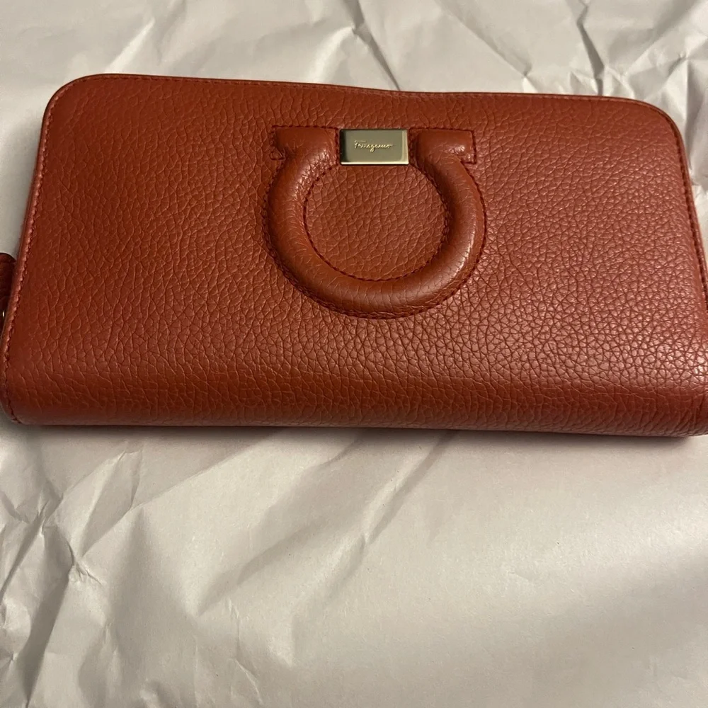 Ferragamo 22C843 Women's Long Wallet Gancho City Red Salvatore Ferragamo, red